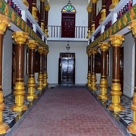 ホテル Chettinad Manor Kānādukāttān エクステリア 写真