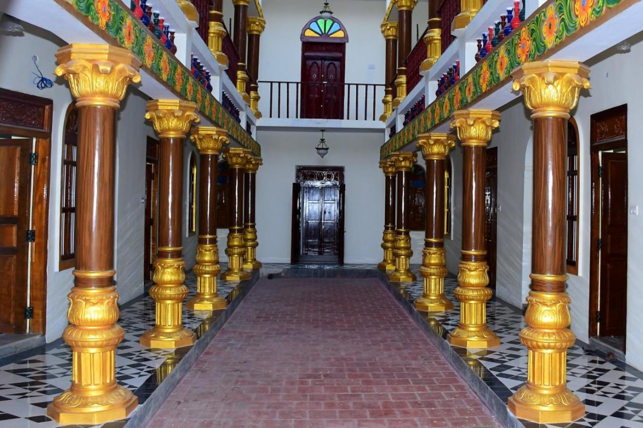 ホテル Chettinad Manor Kānādukāttān エクステリア 写真